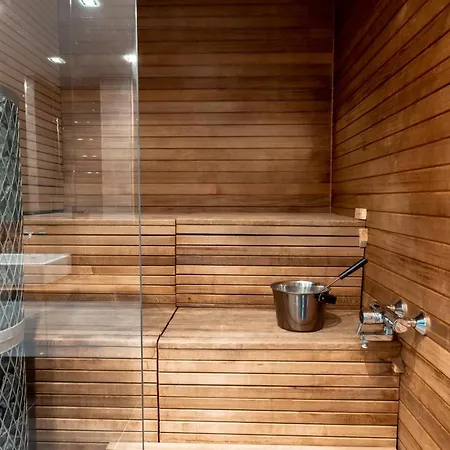 2ndhomes Gorgeous 2br With Sauna In The Center הלסינקי